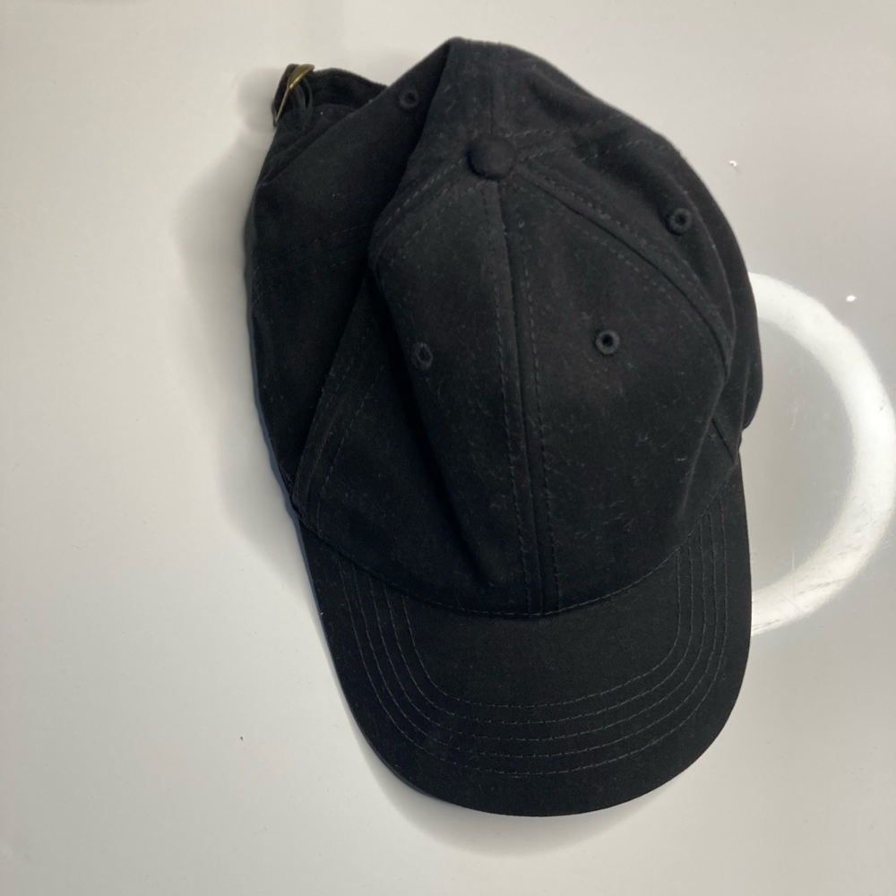 Black Cap 🧢 - Picture 4 of 6